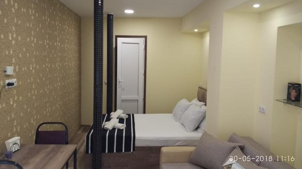 Vakhtang Gorgasali apartment room 3